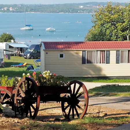 Strandhaus Tasalera Camping *